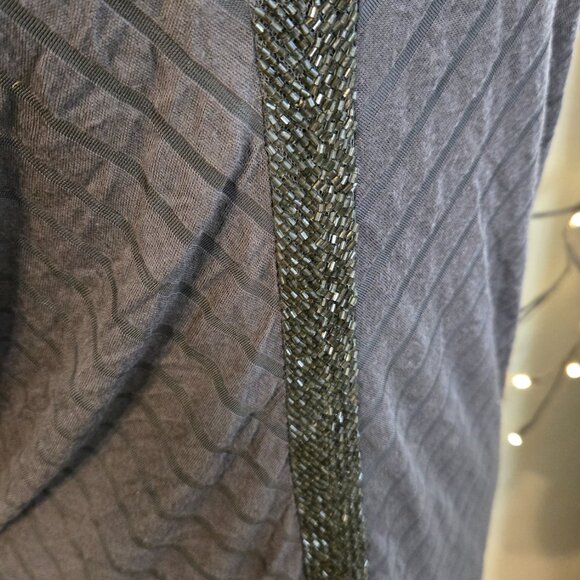 Guess - Small Cold Shoulder Blouse in Grey - EUC - Picture 4 of 5